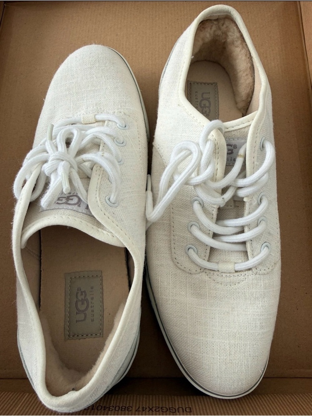 UGG White Lace-Up Sneakers 🤍 | Size 10 BNWT Classic Minimalist Capsule Wardrobe